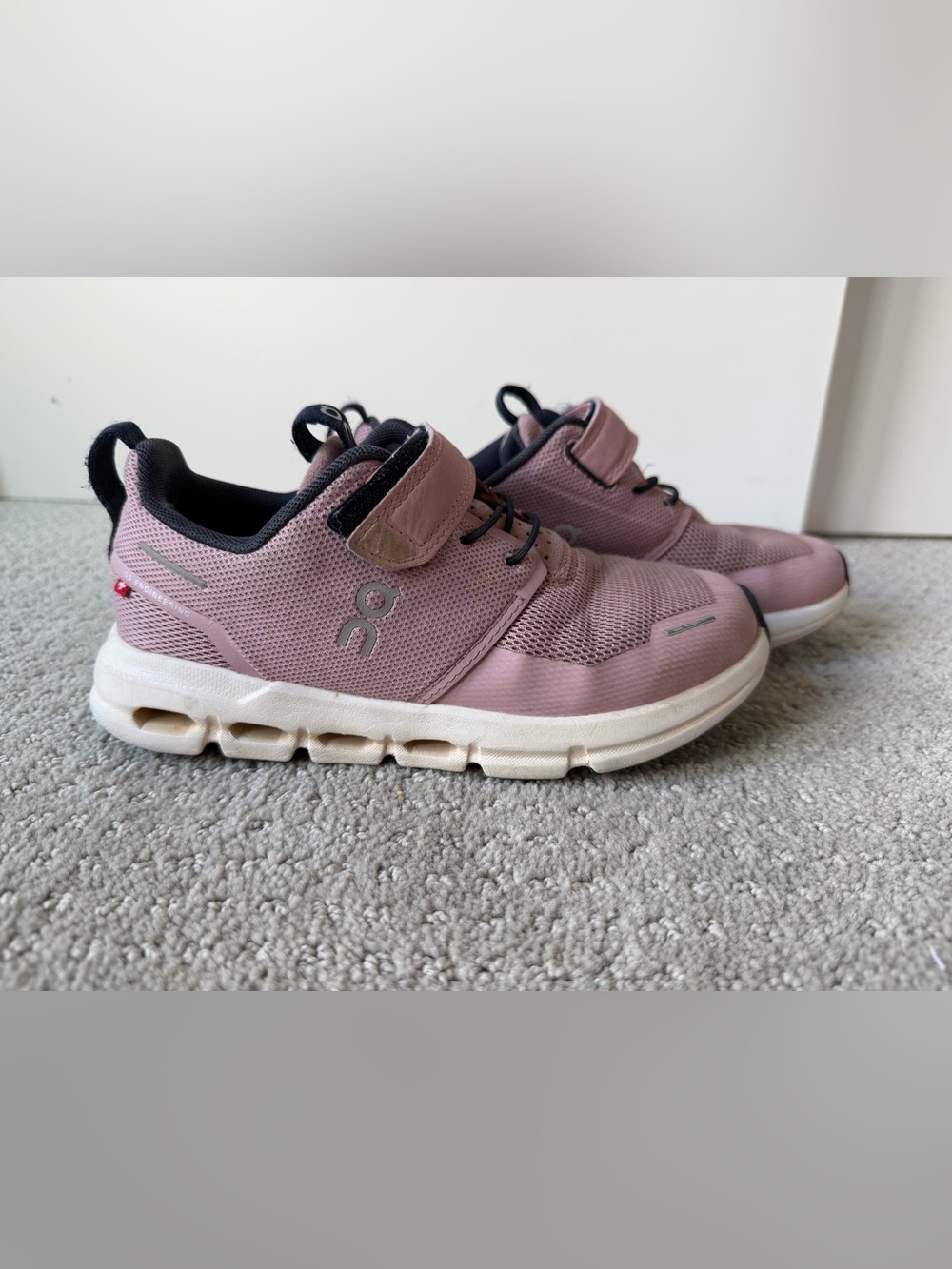 On Running Kids Pink Mesh Hook-and-Loop Sneakers